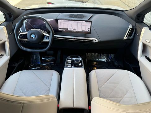 Used 2026 BMW iX xDrive60 image 33