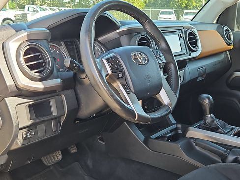 Used 2017 Toyota Tacoma SR5 w/ Tow Package AWD/4WD image 10