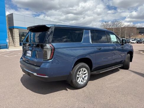 New 2026 Chevrolet Suburban LT w/ Comfort Package AWD/4WD image 6