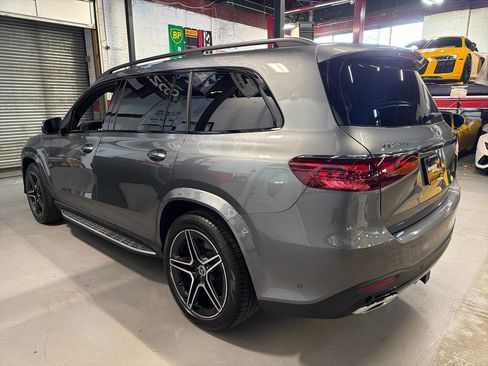 Used 2025 Mercedes-Benz GLS 450 4MATIC image 9