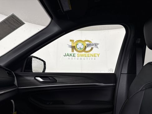 New 2026 Jeep Grand Cherokee L Limited image 25