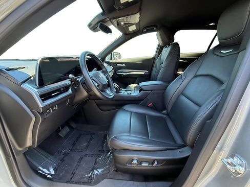 Used 2024 Cadillac XT4 Premium Luxury AWD/4WD image 9