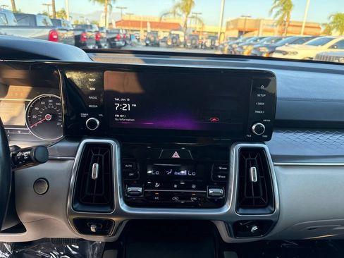 Used 2023 Kia Sorento S w/ Panoramic Sunroof Package FWD image 18