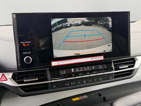 Used 2025 Toyota Sienna XLE AWD/4WD image 22