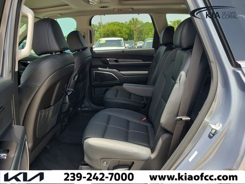 Certified 2025 Kia Telluride SX w/ SX Captain's Chair Package FWD image 13