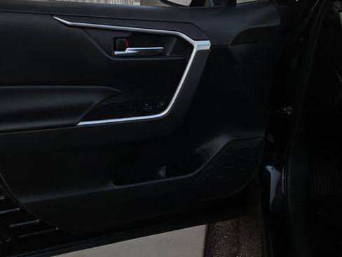 Used 2022 Toyota RAV4 XLE image 6