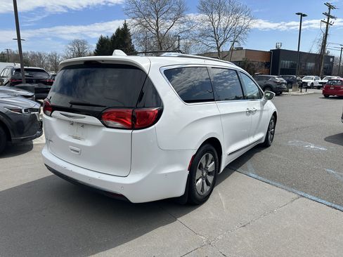 Used 2018 Chrysler Pacifica Limited w/ Advanced Safetytec Group image 9