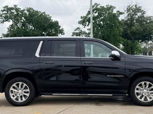 Used 2023 Chevrolet Suburban Premier AWD/4WD image 7