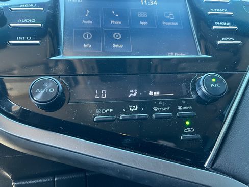 Used 2018 Toyota Camry SE image 29