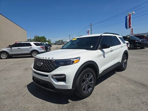 Used 2024 Ford Explorer XLT w/ Equipment Group 202A AWD/4WD image 9