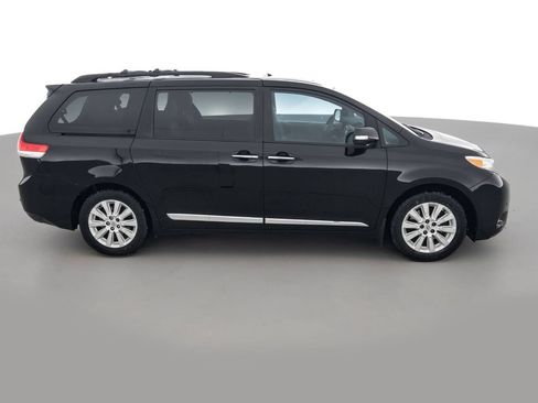 Used 2014 Toyota Sienna Limited w/ Limited Premium Package image 4