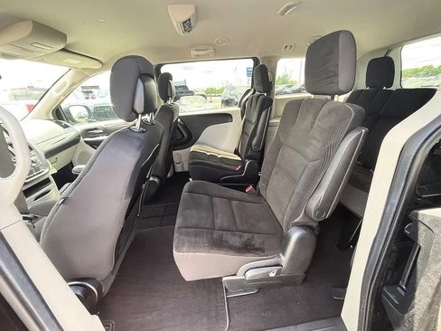 Used 2018 Dodge Grand Caravan SE FWD image 25