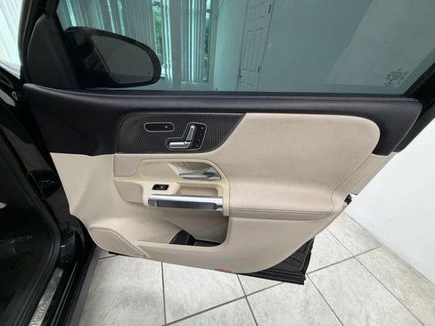 Used 2020 Mercedes-Benz GLB 250 w/ Premium Package image 20