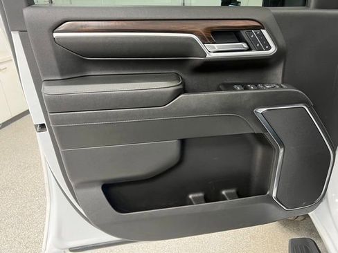 Used 2025 GMC Sierra 3500 SLT image 17