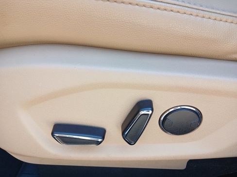 Used 2017 Ford Explorer XLT w/ Equipment Group 202A FWD image 11