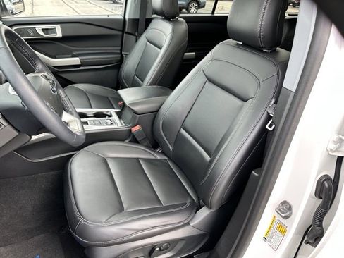 Used 2023 Ford Explorer XLT w/ Equipment Group 202A image 15