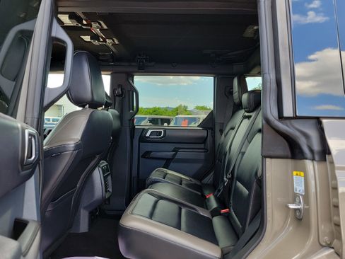 Certified 2025 Ford Bronco Outer Banks w/ Sasquatch Package AWD/4WD image 12