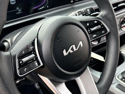 Used 2025 Kia Seltos LX AWD/4WD image 12