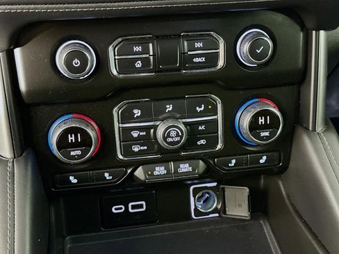 Used 2021 Chevrolet Tahoe Z71 w/ Rear Media and Nav Package image 19