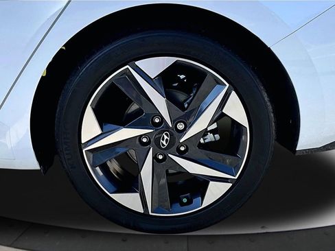 Used 2023 Hyundai Elantra Limited image 34