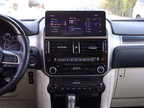 Used 2022 Lexus GX 460 Premium w/ Premium Package AWD/4WD image 30