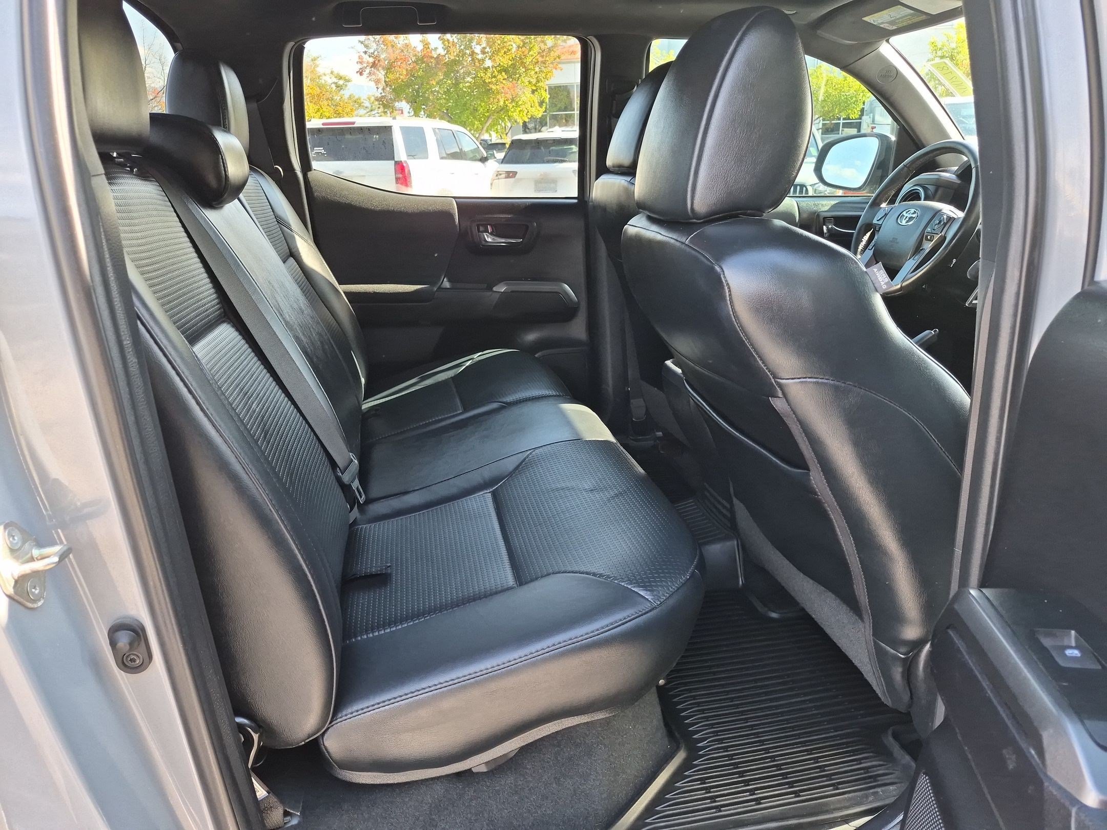 Used 2019 Toyota Tacoma TRD Off-Road w/ TRD Premium Off Road Package AWD/4WD image 28