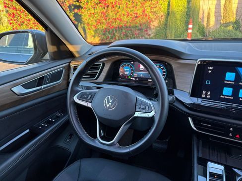 Used 2025 Volkswagen Atlas SE image 38