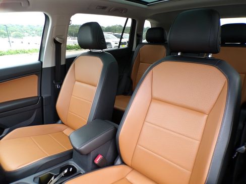 Used 2018 Volkswagen Tiguan SE w/ Panoramic Sunroof Package AWD/4WD image 11