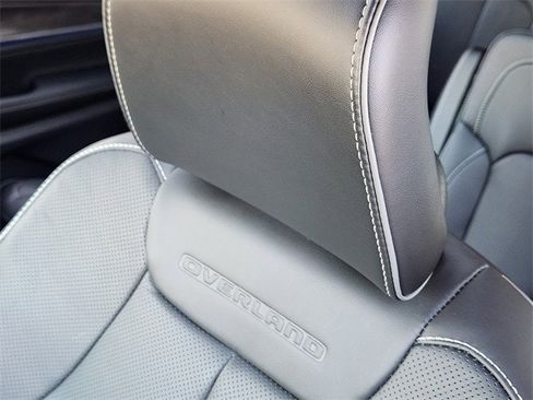 New 2025 Jeep Grand Cherokee L Overland w/ Luxury Tech Group IV image 11