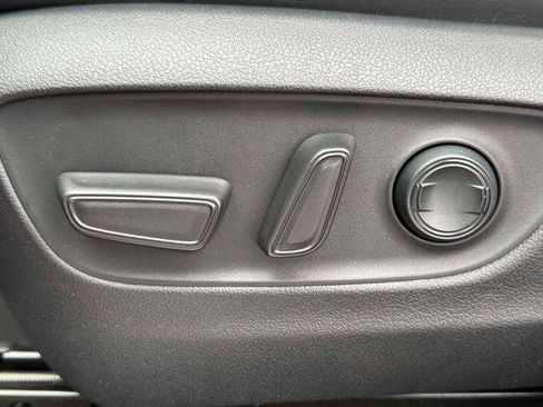 Certified 2023 Toyota Venza Nightshade image 18