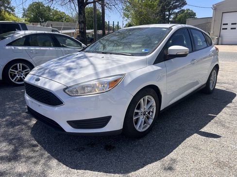 Used 2017 Ford Focus SE w/ Interior Protection Package image 3