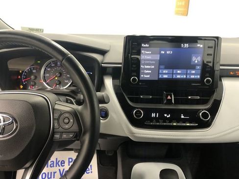 Used 2022 Toyota Corolla SE w/ SE Premium Package image 19
