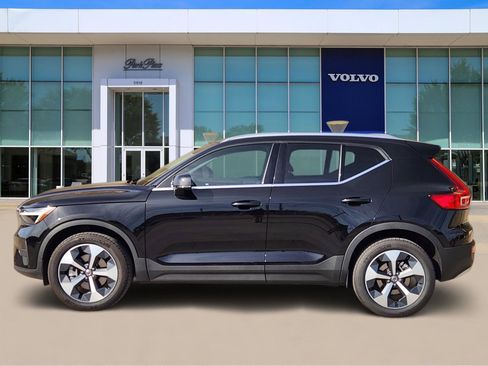 Used 2025 Volvo XC40 B5 Core w/ Protection Package Premier image 3