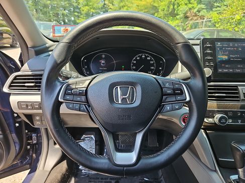 Used 2018 Honda Accord Touring image 21
