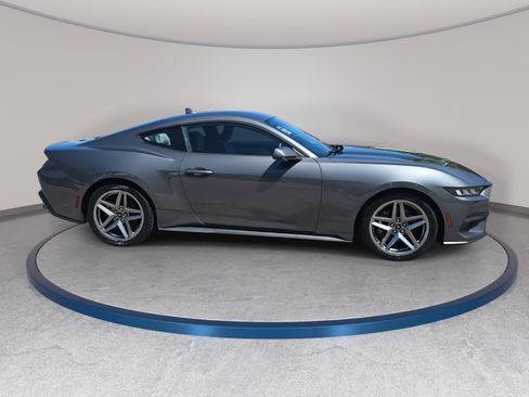 Used 2024 Ford Mustang Coupe RWD image 4