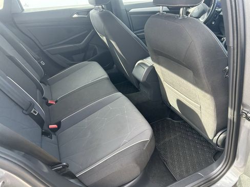 Used 2025 Volkswagen Jetta Sport image 4