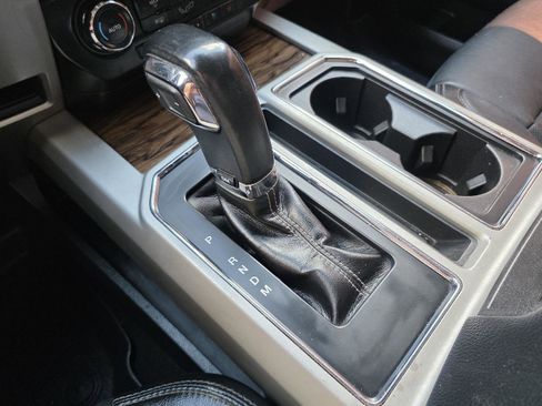 Used 2020 Ford F150 Lariat image 17