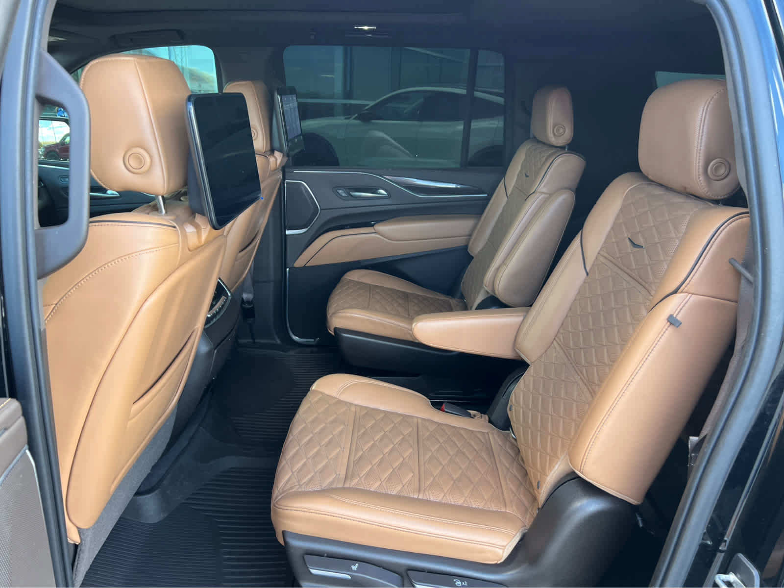 Used 2021 Cadillac Escalade ESV Sport w/ Driver Assist Tech Package AWD/4WD image 27