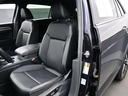 Used 2020 Volkswagen Atlas Cross Sport SE AWD/4WD image 15
