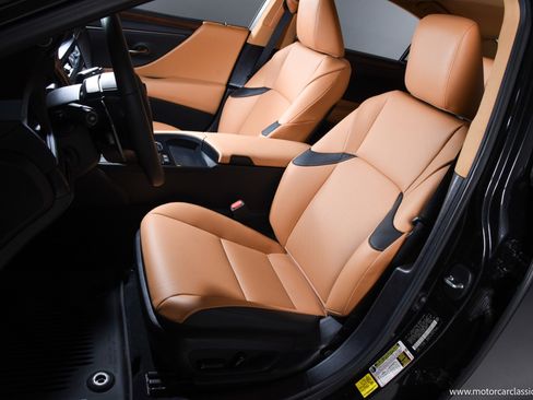 Used 2024 Lexus ES 300h w/ Premium Package image 27