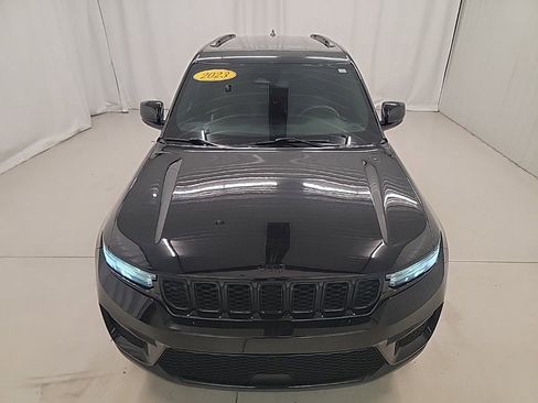 Used 2023 Jeep Grand Cherokee Altitude image 9