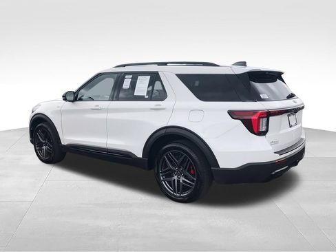 Used 2025 Ford Explorer ST-Line w/ ST-Line Street Pack AWD/4WD image 6