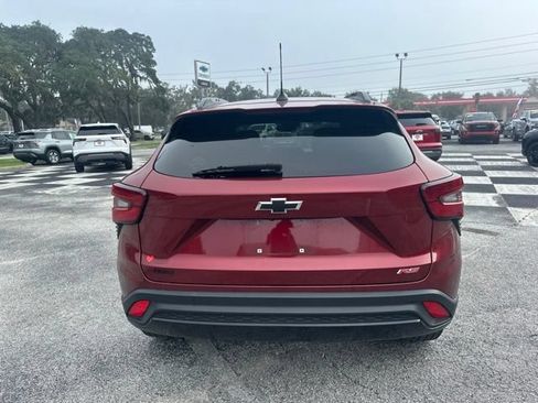 Used 2024 Chevrolet Trax RS w/ Sunroof Package FWD image 4
