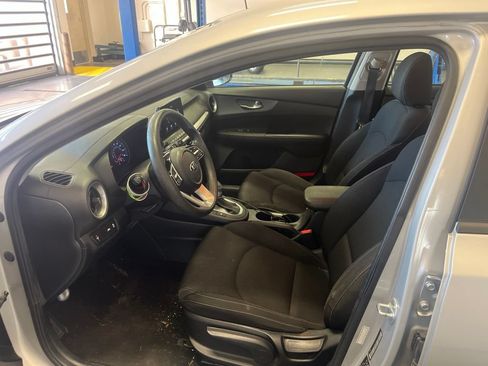 Used 2021 Kia Forte LXS FWD image 3