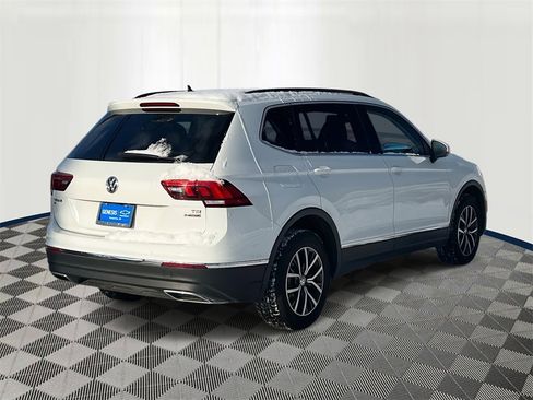 Used 2018 Volkswagen Tiguan SE w/ Panoramic Sunroof Package image 5