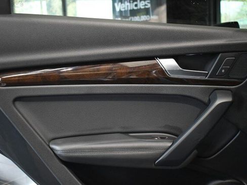 Used 2019 Audi Q5 2.0T Premium Plus w/ Premium Plus Package AWD/4WD image 27