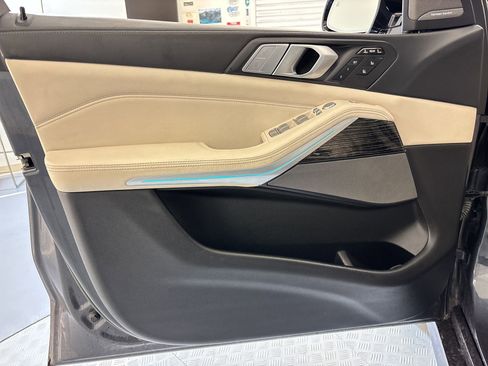 Used 2021 BMW X7 M50i w/ Dynamic Handling Package image 11