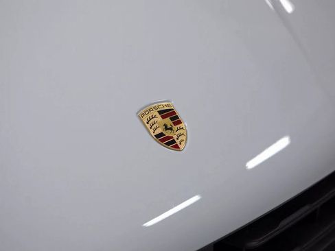 Certified 2025 Porsche Macan image 34