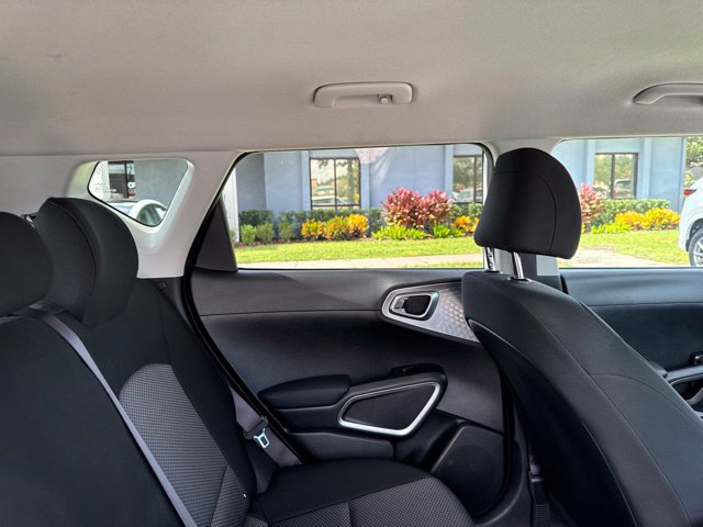 Used 2025 Kia Soul LX w/ LX Technology Package FWD image 14