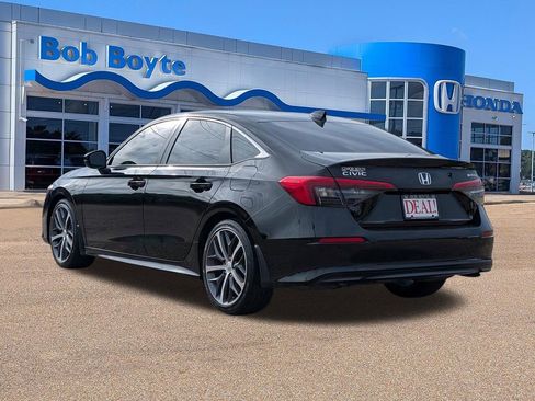 Used 2023 Honda Civic Touring image 3